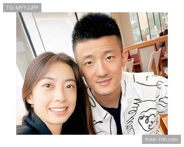 谌龙穿训练衫拎名牌包去买菜，我真怀疑这是羽毛球场还是时尚周